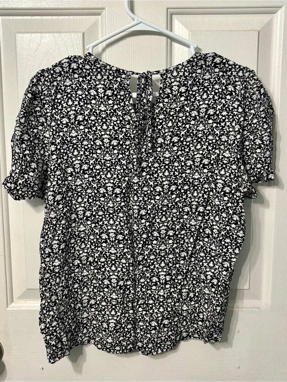 Loft Black & White Floral Puff-Sleeve Blouse
